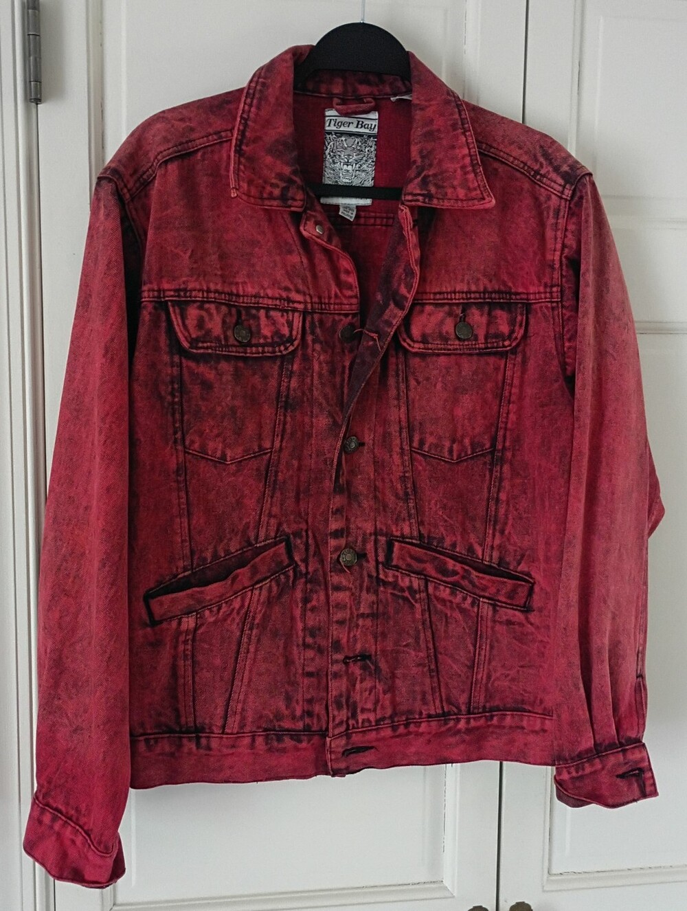 Vintage Women's Pit To Pit 20" Hips 18.Lenght 25". Rasty  Washed Denim Jacket